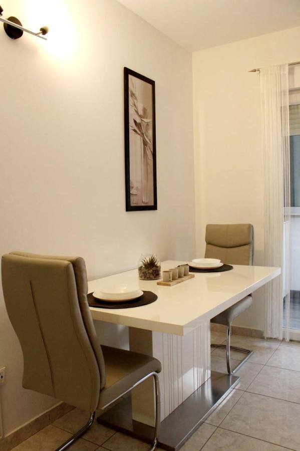 Mihaela Studio Apartmans 150M Near The Beach Kaštela Eksteriør billede