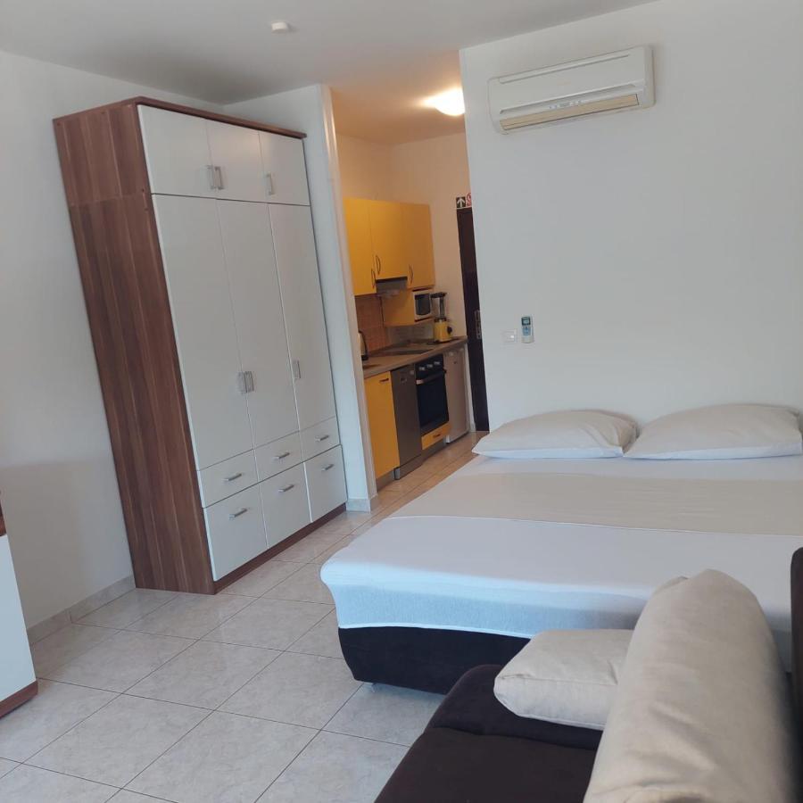 Mihaela Studio Apartmans 150M Near The Beach Kaštela Eksteriør billede